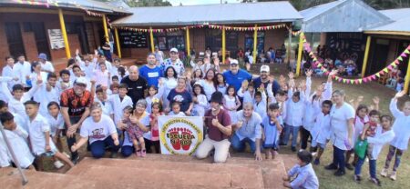 Gurises Felices continúa su maratónica visita por Misiones llevando diversión, regalos y shows a chicos de distintas localidades imagen-4