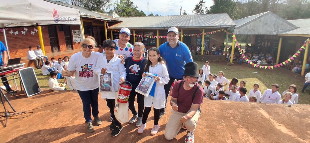 Gurises Felices continúa su maratónica visita por Misiones llevando diversión, regalos y shows a chicos de distintas localidades imagen-2