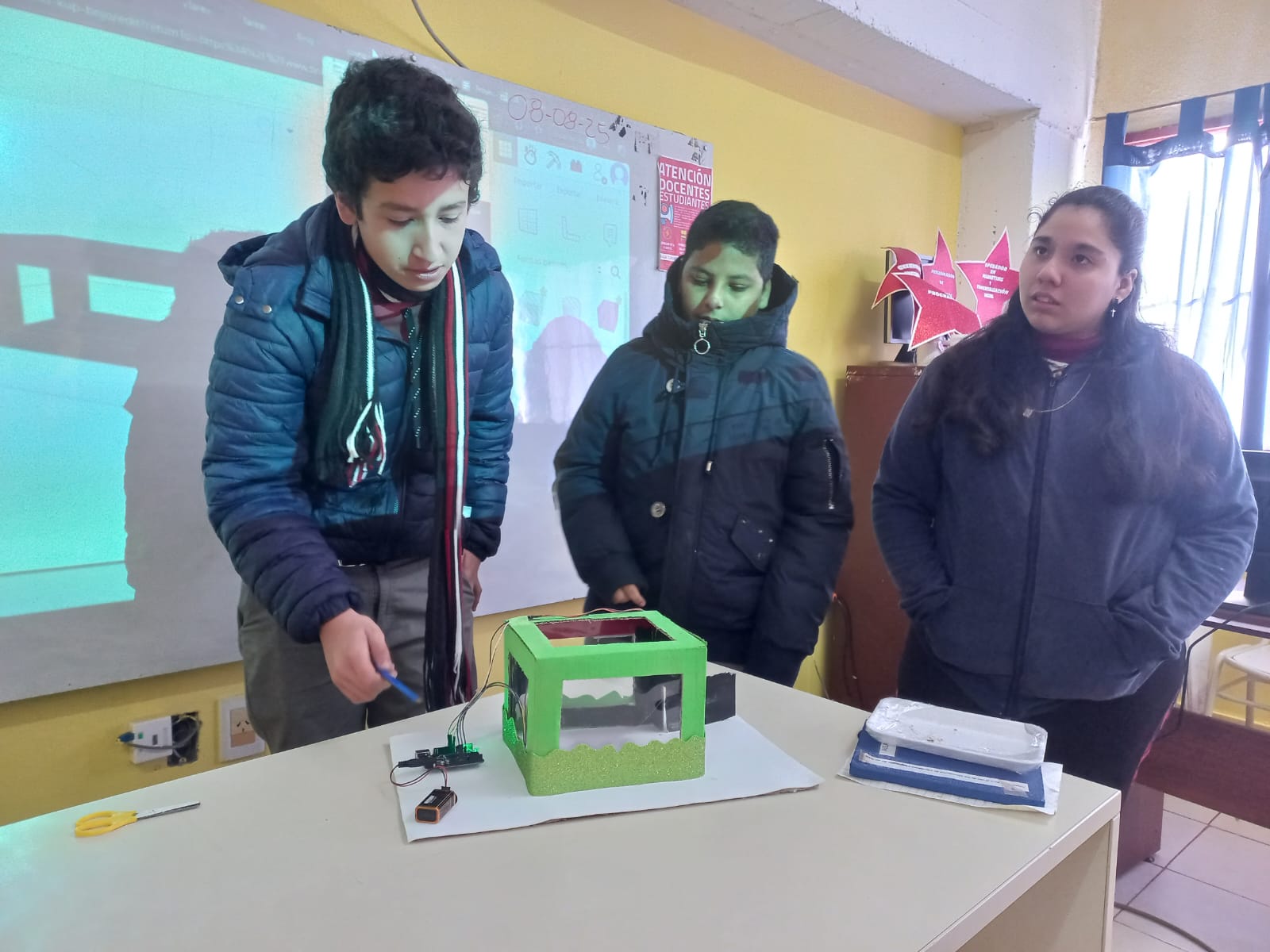 Innovación y aprendizaje: estudiantes del Ises desarrollan proyecto de robótica en el aula Innovación y aprendizaje: estudiantes del Ises desarrollan proyecto de robótica en el aula imagen-1