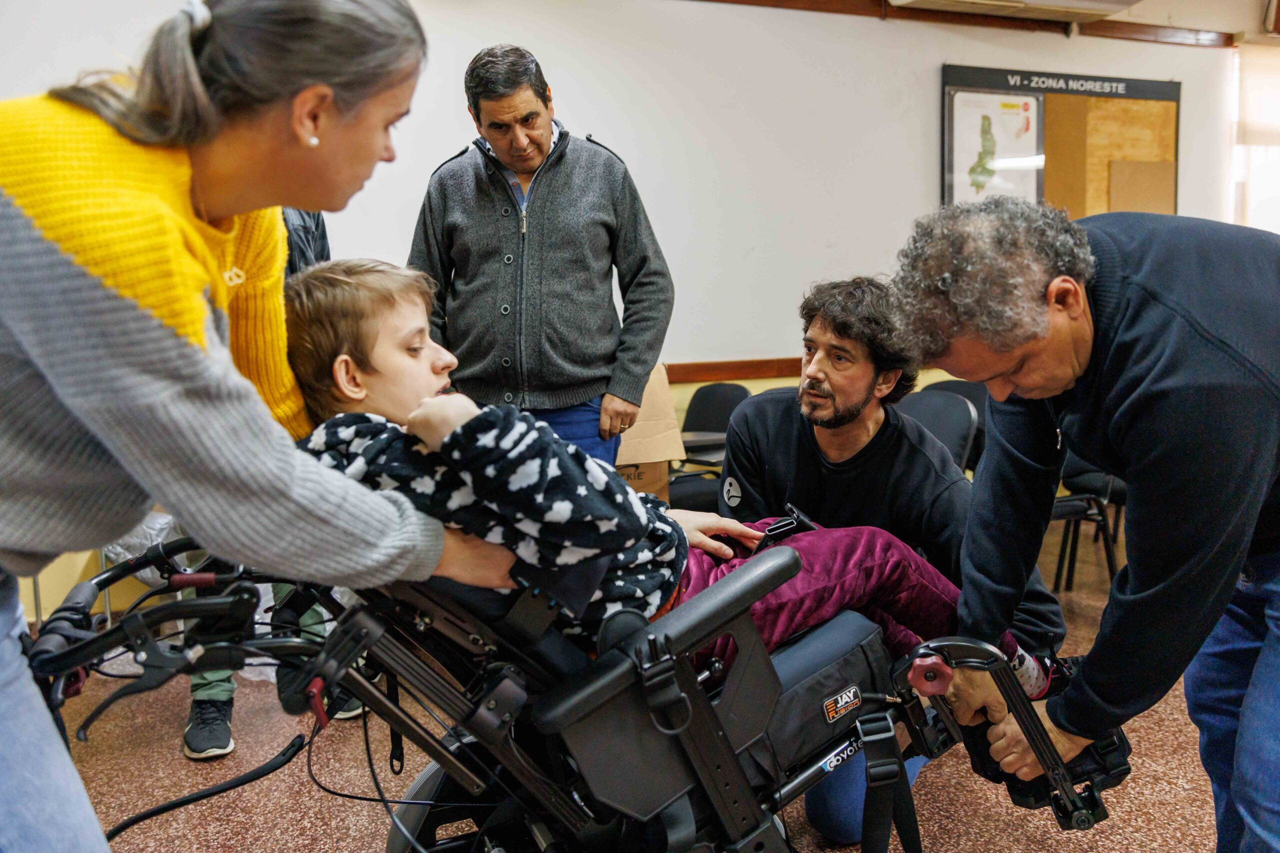 Incluir Salud entregó una silla postural y un chango de traslado a pacientes de Alba Posse y Loreto para mejorar su movilidad Incluir Salud entregó una silla postural y un chango de traslado a pacientes de Alba Posse y Loreto para mejorar su movilidad imagen-1