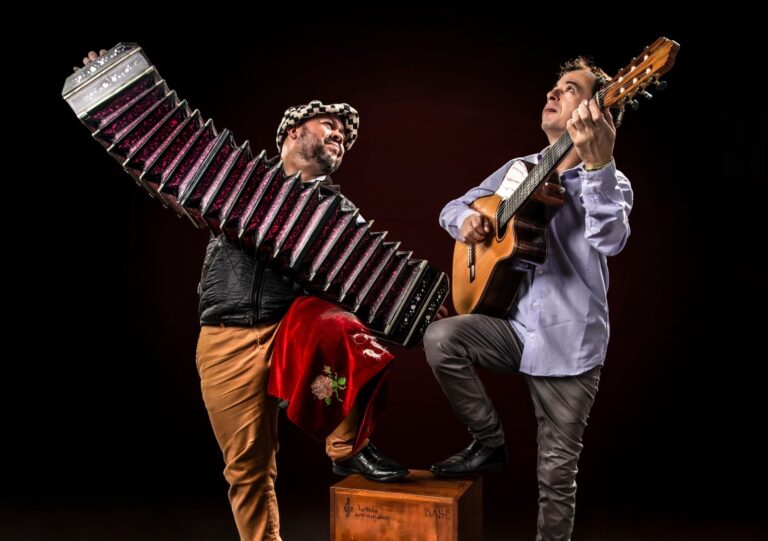 Los Núñez, ganadores del Premio Gardel 2025, presentan su nuevo álbum “Yvy Purahéi” en el Teatro Lírico Los Núñez, ganadores del Premio Gardel 2025, presentan su nuevo álbum “Yvy Purahéi” en el Teatro Lírico imagen-23