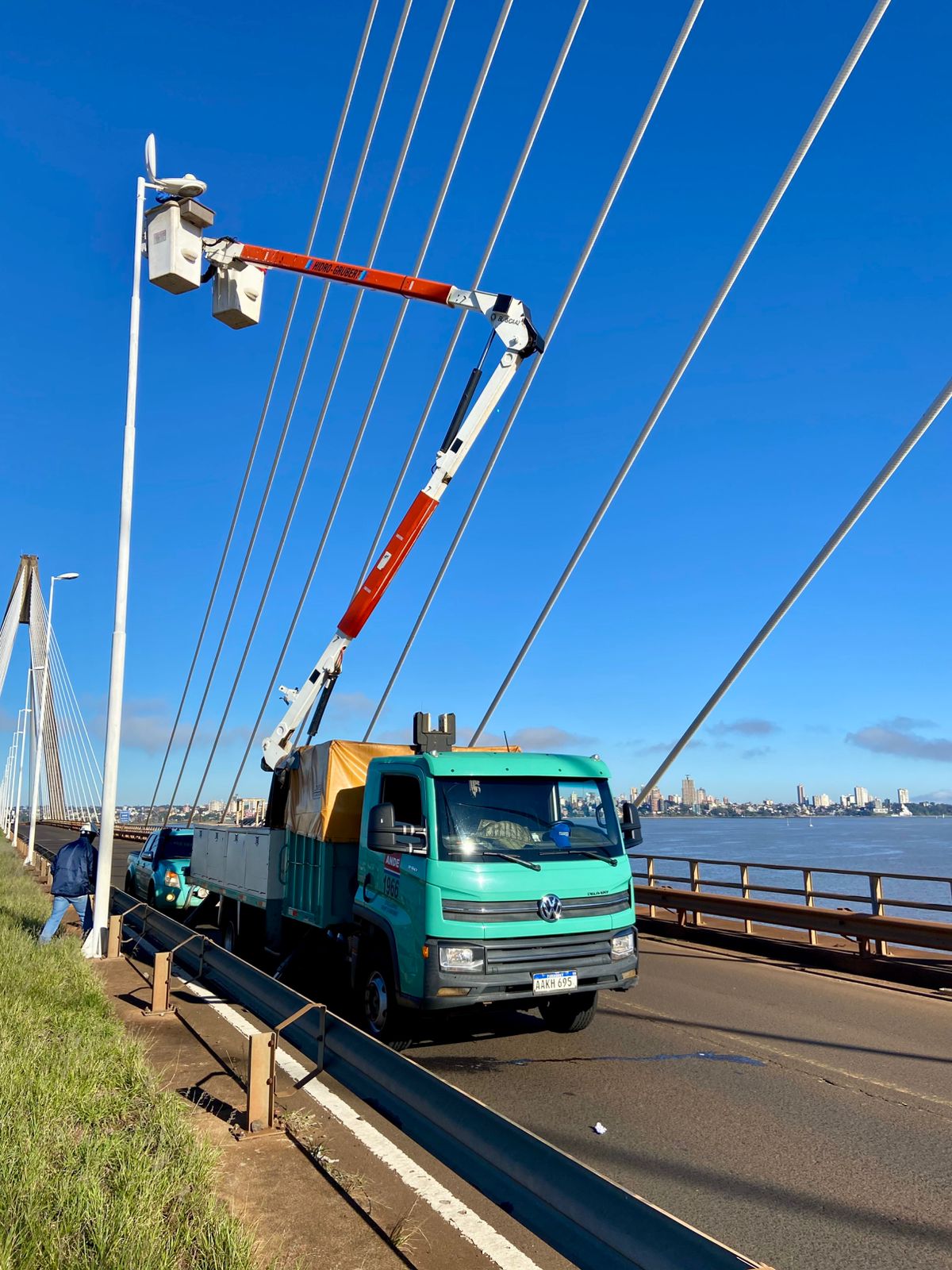 Tránsito restringido sobre el puente San Roque González de Santa Cruz por tareas de recambio de luminarias imagen-8