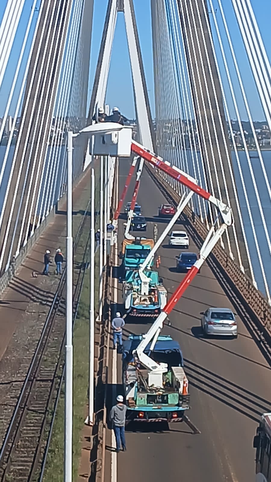 Tránsito restringido sobre el puente San Roque González de Santa Cruz por tareas de recambio de luminarias imagen-4