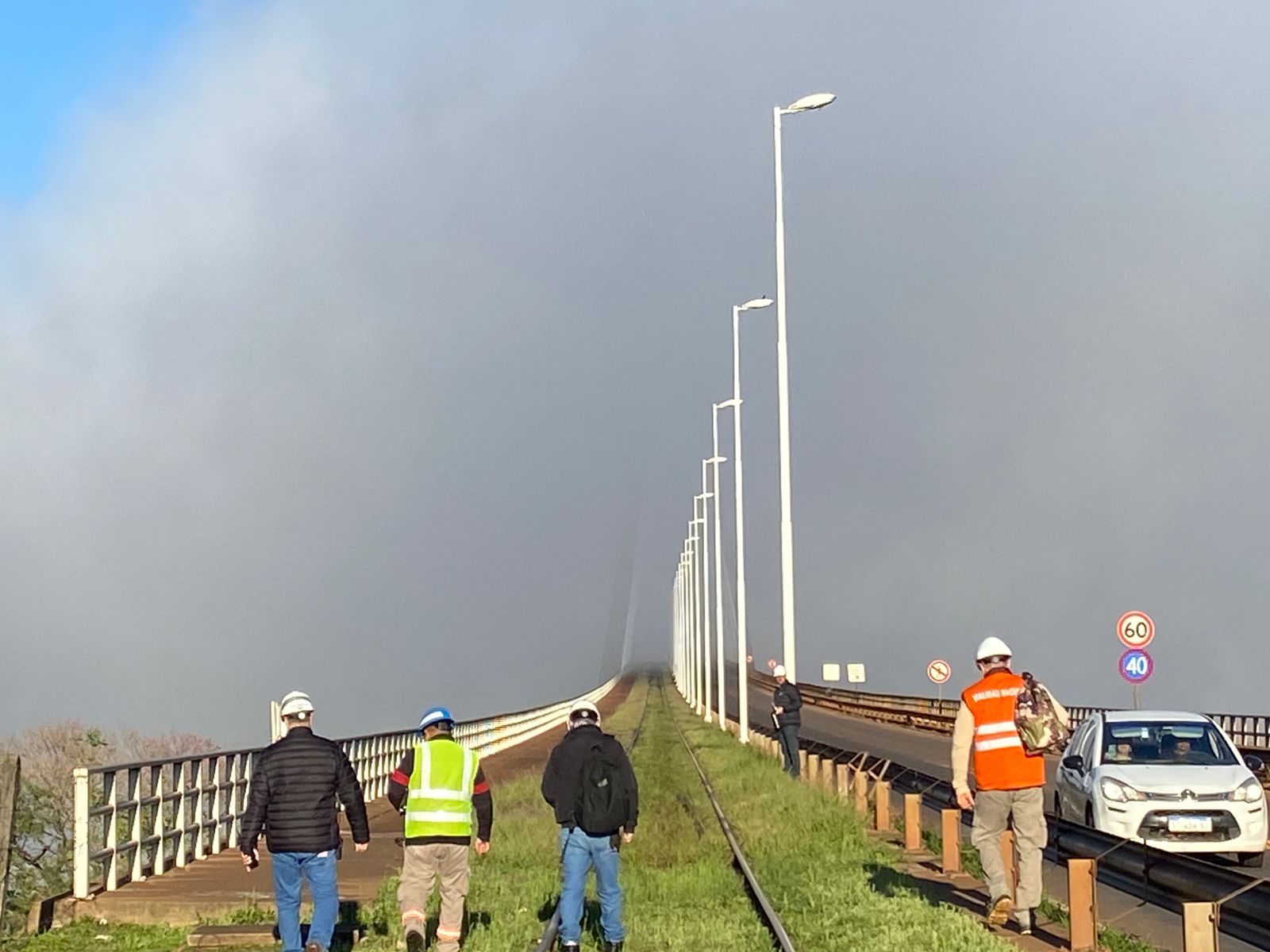 Tránsito restringido sobre el puente San Roque González de Santa Cruz por tareas de recambio de luminarias imagen-2
