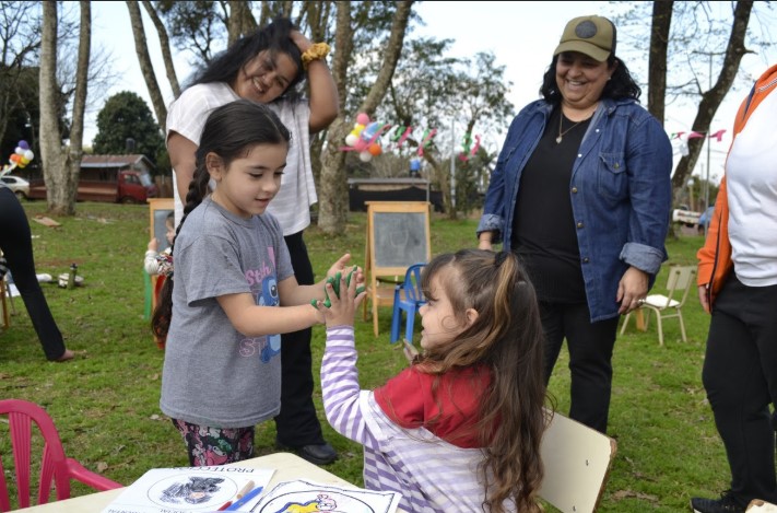 Vecinos y comisiones vecinales celebraron el Mes de la Niñez en distintos barrios de Oberá 7 Vecinos y comisiones vecinales celebraron el Mes de la Niñez en distintos barrios de Oberá imagen-6