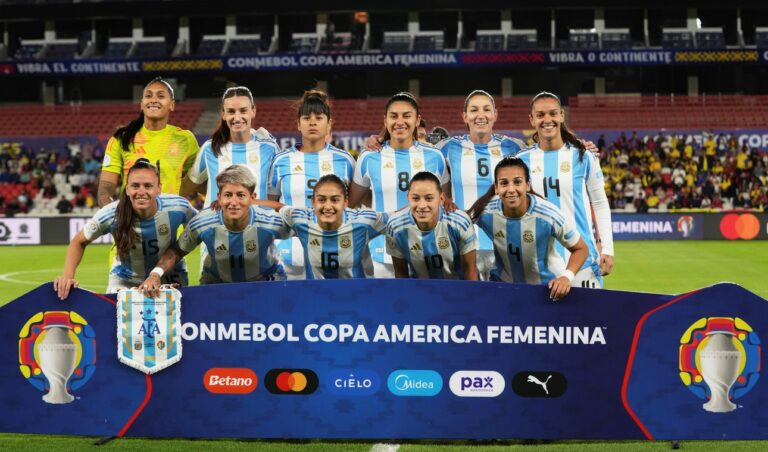 Fútbol: Yamila Rodríguez se subió al podio con la Selección Argentina imagen-10