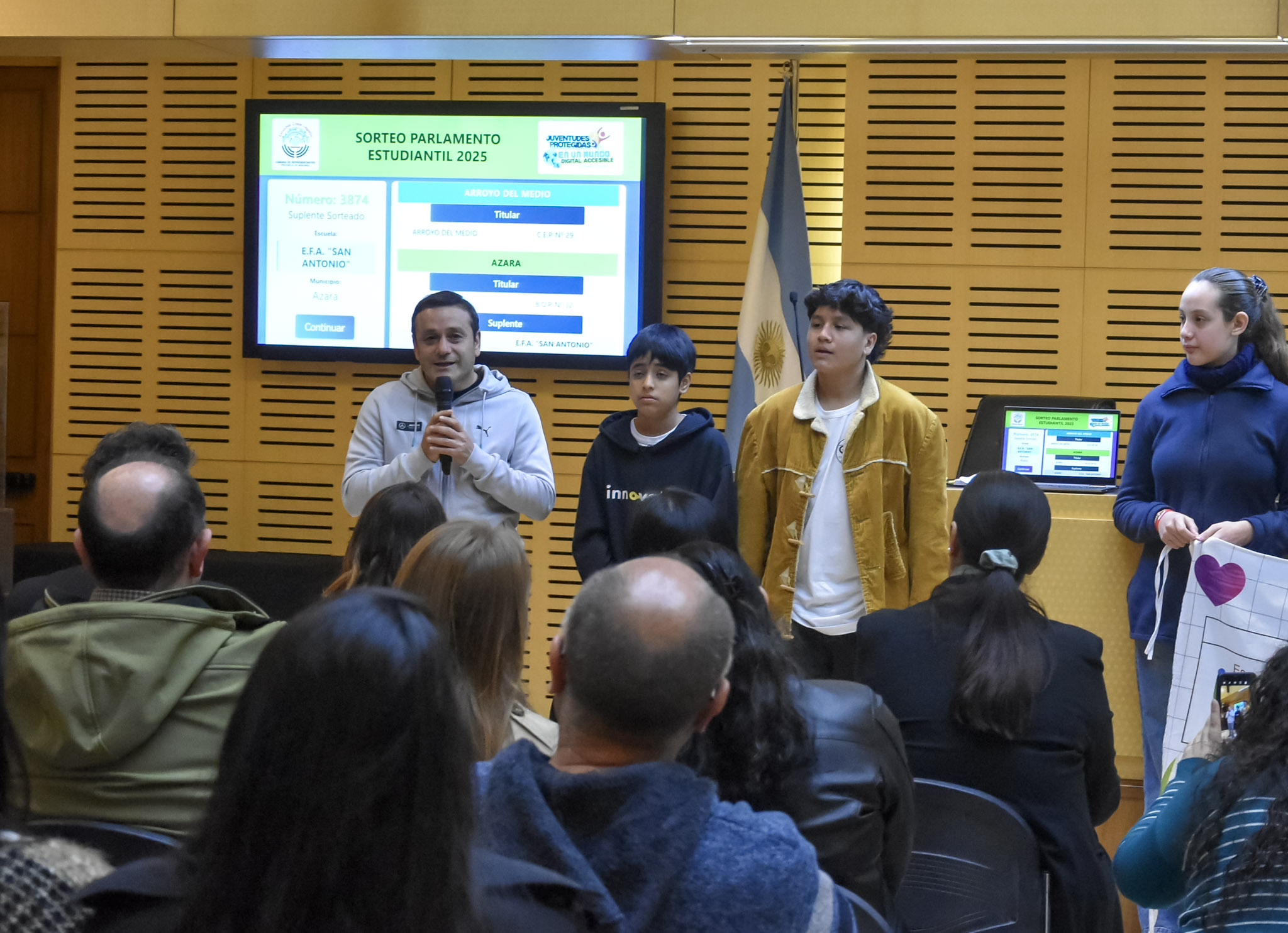 La Legislatura realizó el sorteo de escuelas que participarán en el Parlamento Estudiantil imagen-4