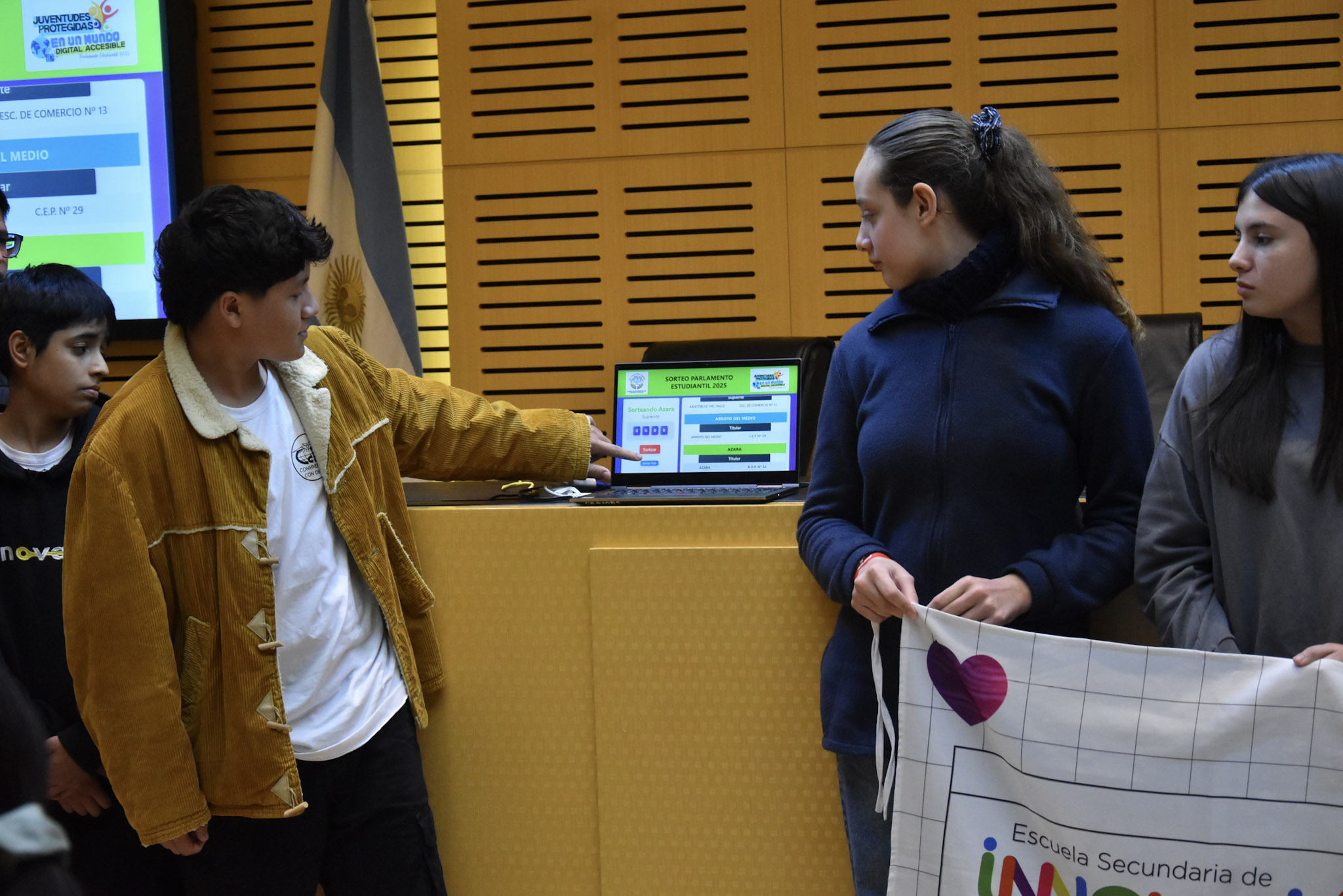 La Legislatura realizó el sorteo de escuelas que participarán en el Parlamento Estudiantil imagen-8