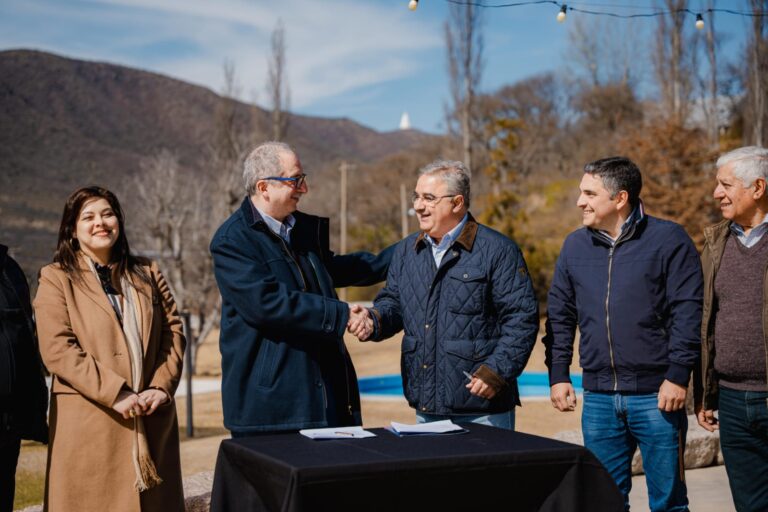 Misiones y Catamarca firmaron un convenio marco para impulsar proyectos conjuntos en educación, tecnología, producción y turismo imagen-18