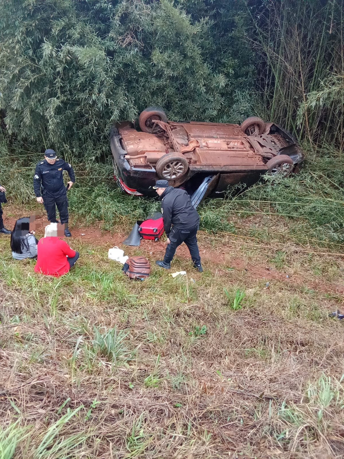 Despiste en Ruta 12 dejó dos mujeres lesionadas en Hipólito Yrigoyen 5 Despiste en Ruta 12 dejó dos mujeres lesionadas en Hipólito Yrigoyen imagen-4
