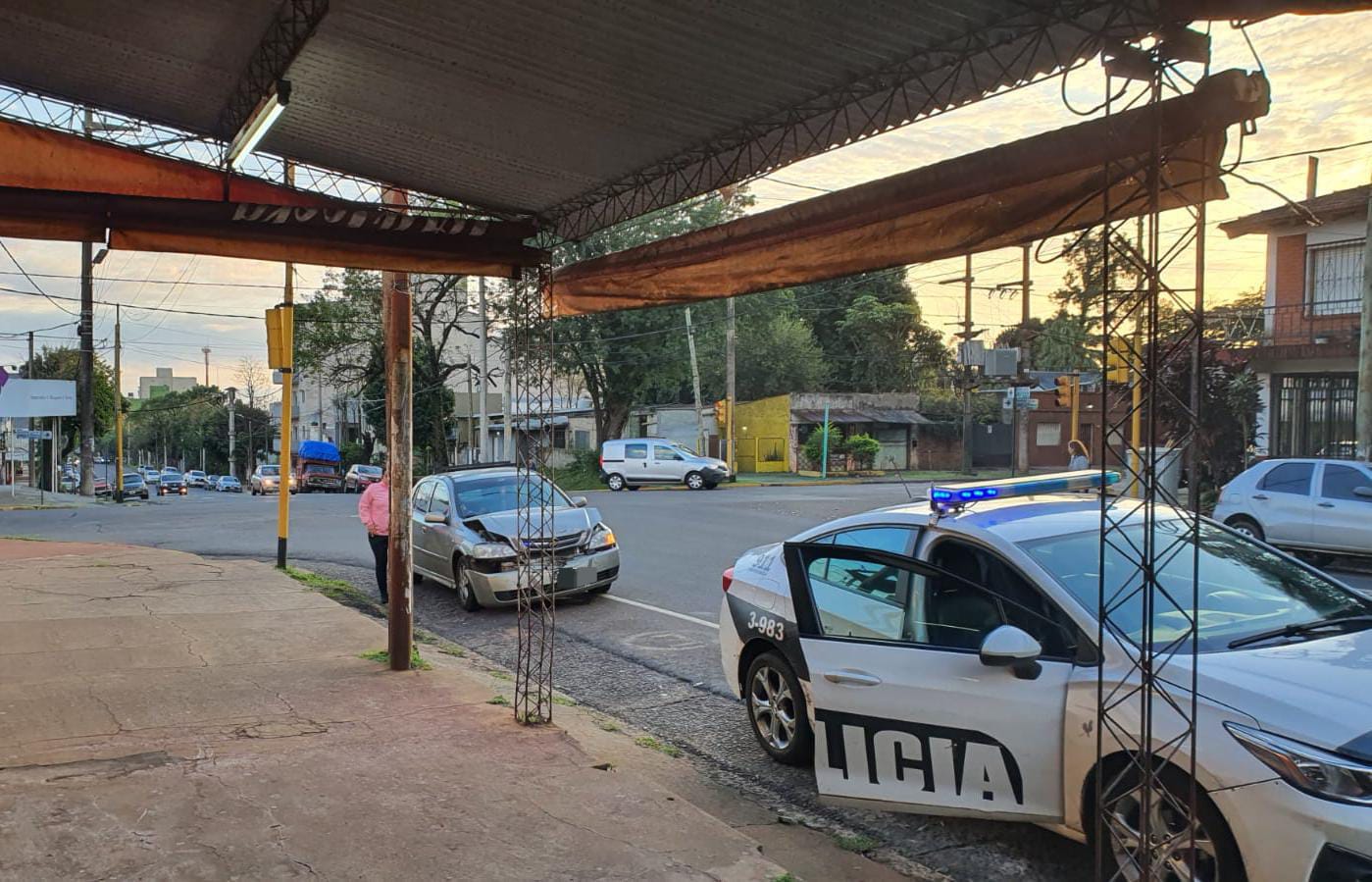 Una mujer resultó lesionada en un siniestro vial en Posadas Una mujer resultó lesionada en un siniestro vial en Posadas imagen-1