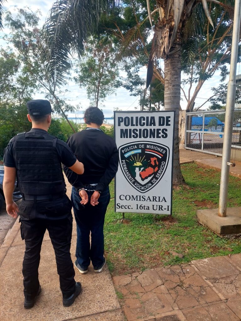 Atraparon a un motochorro tras intentar robarle el celular a una joven Villa Cabello imagen-19