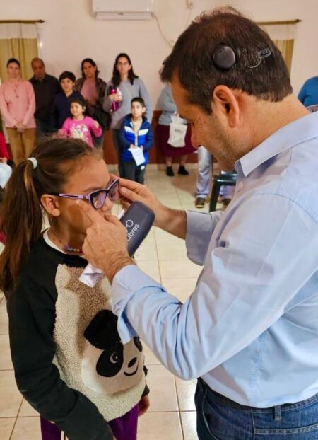 Oscar Herrera Ahuad acompañó el programa “Ver Para Ser Libres” en Misiones Oscar Herrera Ahuad acompañó el programa “Ver Para Ser Libres” en Misiones imagen-1