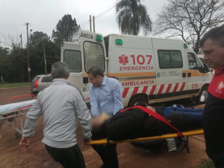 Motociclista resultó lesionado tras colisión con una camioneta en Santa Ana y el titular de la Legislatura colaboró en el auxilio imagen-45