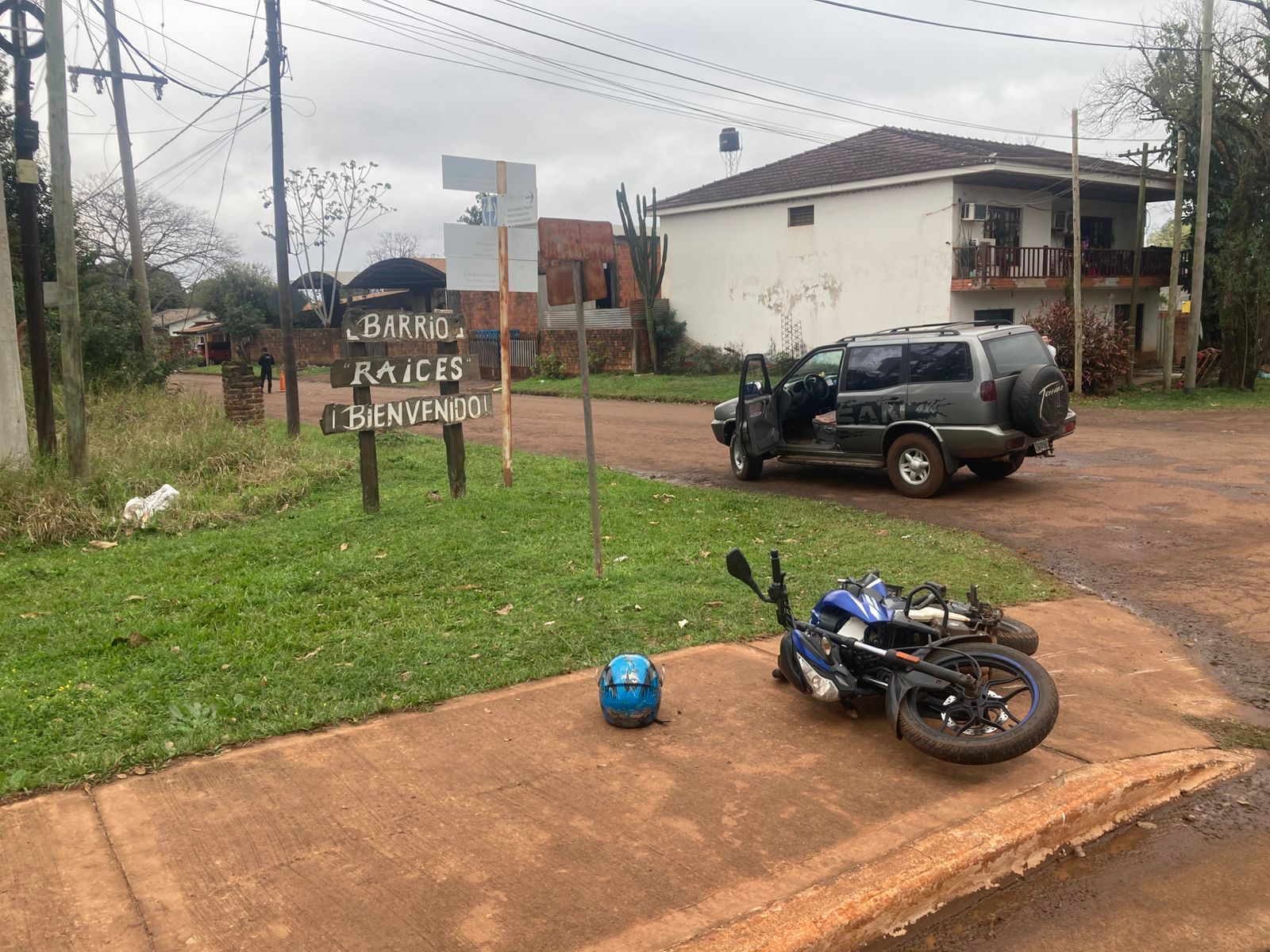 Motociclista resultó lesionado tras colisión con una camioneta en Santa Ana y el titular de la Legislatura colaboró en el auxilio 5 Motociclista resultó lesionado tras colisión con una camioneta en Santa Ana y el titular de la Legislatura colaboró en el auxilio imagen-4