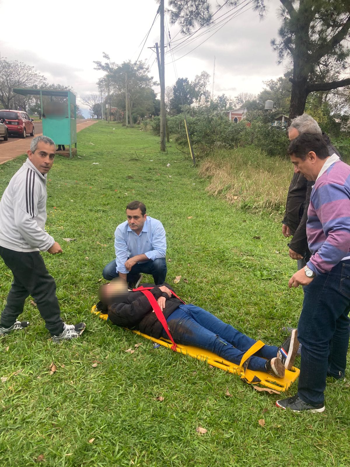 Motociclista resultó lesionado tras colisión con una camioneta en Santa Ana y el titular de la Legislatura colaboró en el auxilio 3 Motociclista resultó lesionado tras colisión con una camioneta en Santa Ana y el titular de la Legislatura colaboró en el auxilio imagen-2