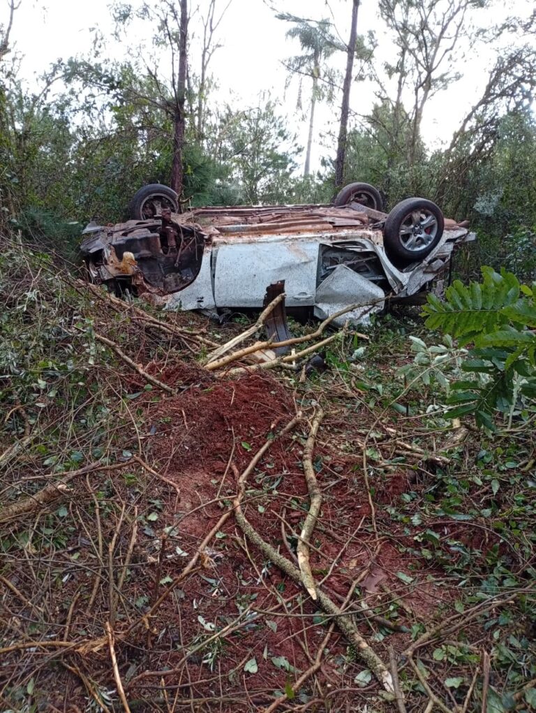 Automóvil cayó a un barranco en la ruta 14, su conductor terminó con lesiones imagen-29