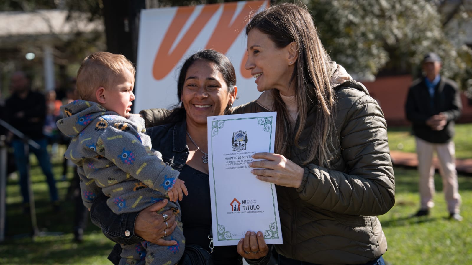"Creemos en un proyecto social misionerista que defiende lo nuestro, lo misionero, antes que cualquier otra cosa”, dijo Passalacqua en entrega de títulos de propiedad en San Antonio y Andresito 5 "Creemos en un proyecto social misionerista que defiende lo nuestro, lo misionero, antes que cualquier otra cosa”, dijo Passalacqua en entrega de títulos de propiedad en San Antonio y Andresito imagen-4