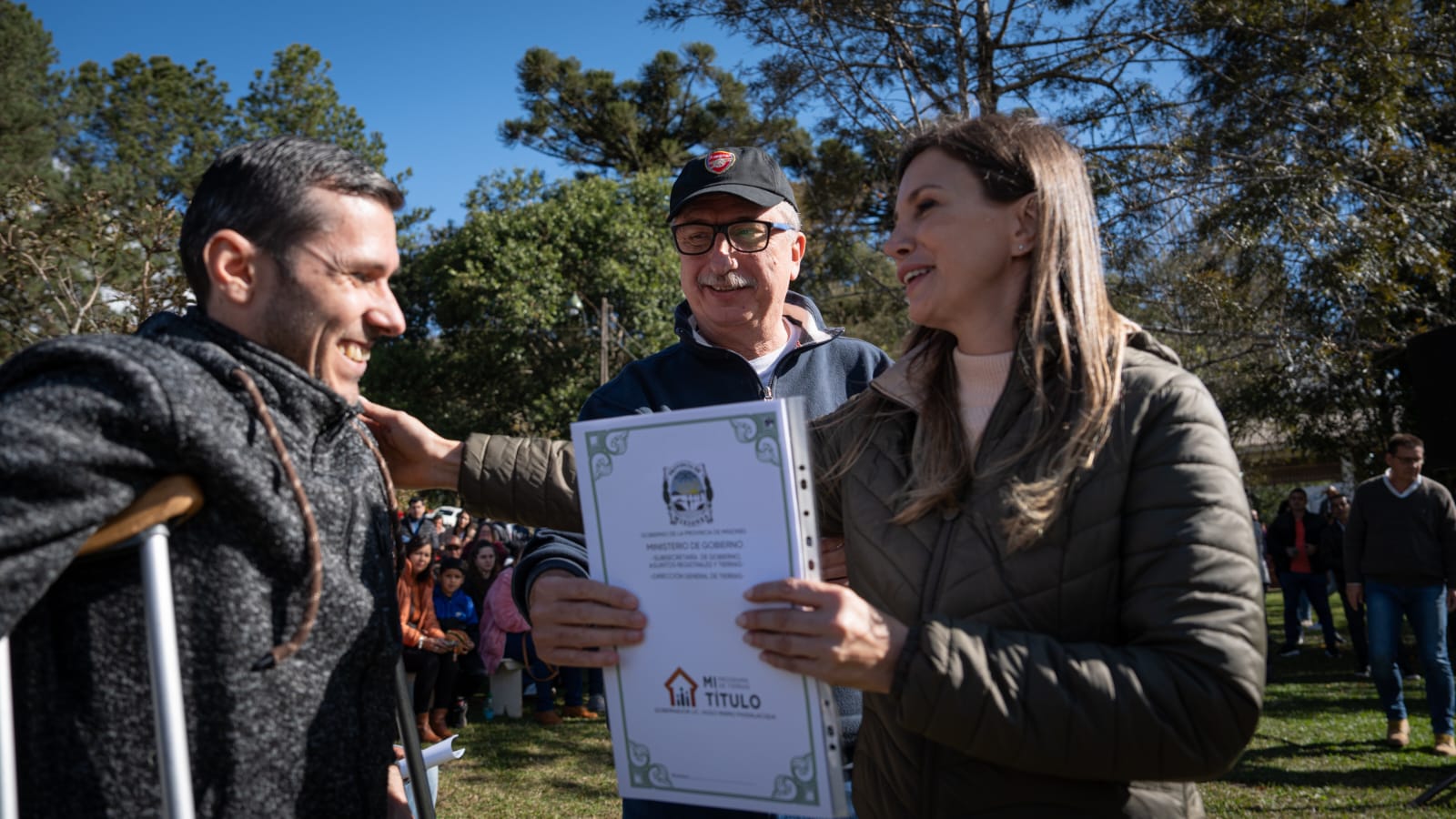 "Creemos en un proyecto social misionerista que defiende lo nuestro, lo misionero, antes que cualquier otra cosa”, dijo Passalacqua en entrega de títulos de propiedad en San Antonio y Andresito 9 "Creemos en un proyecto social misionerista que defiende lo nuestro, lo misionero, antes que cualquier otra cosa”, dijo Passalacqua en entrega de títulos de propiedad en San Antonio y Andresito imagen-8