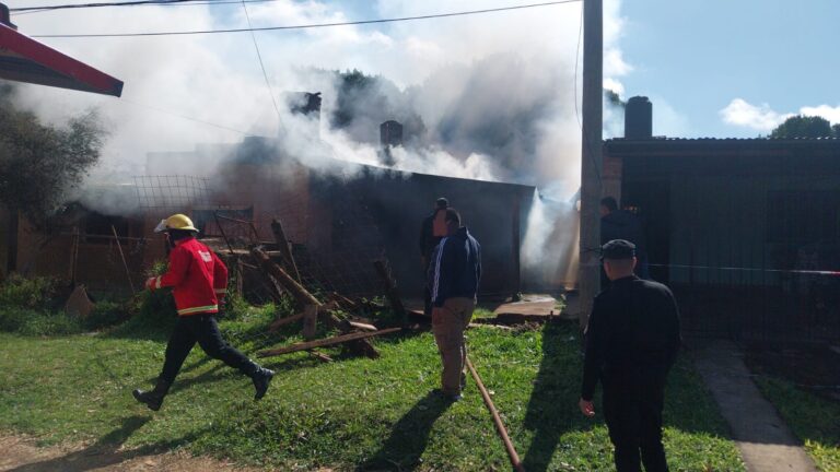 Incendio en una vivienda de Posadas: una mujer de 89 años y su sobrina pudieron salir a tiempo del inmueble imagen-21