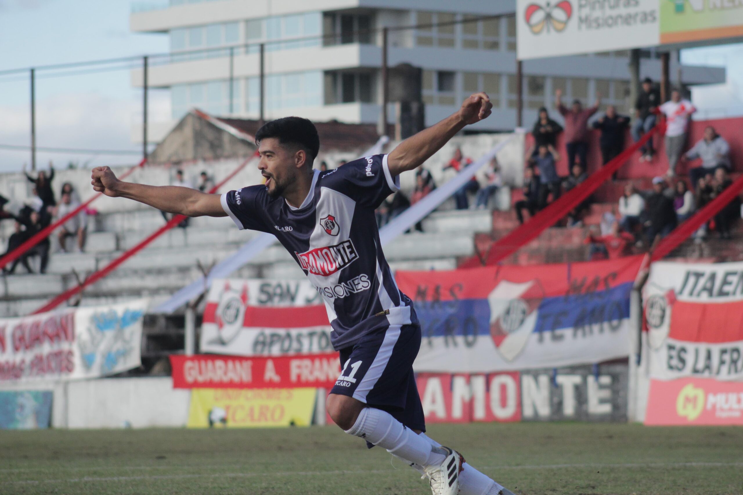 Fútbol: Guaraní sacó ventaja en la final del Apertura 3 Fútbol: Guaraní sacó ventaja en la final del Apertura imagen-2