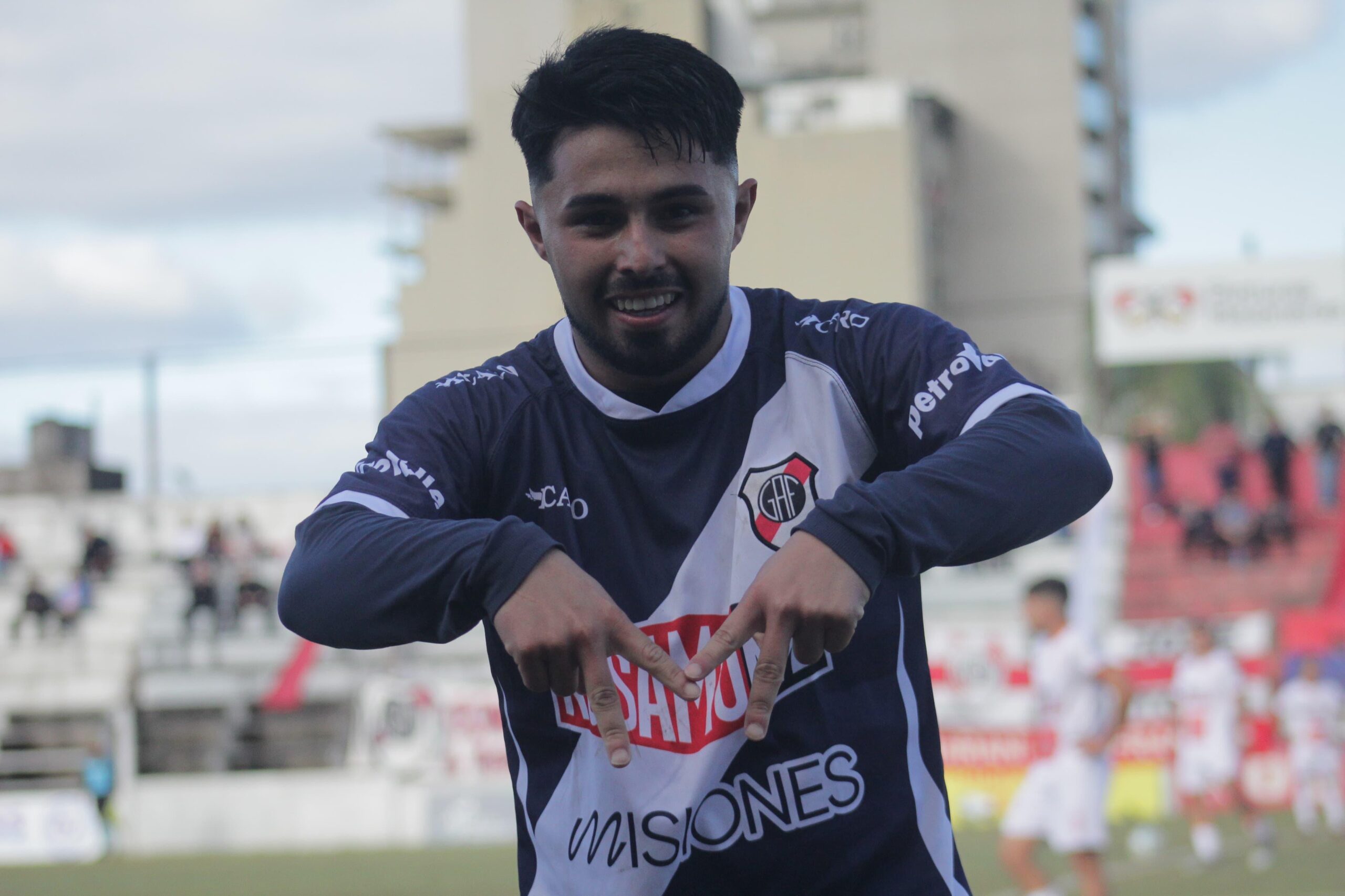Fútbol: Guaraní sacó ventaja en la final del Apertura 5 Fútbol: Guaraní sacó ventaja en la final del Apertura imagen-4