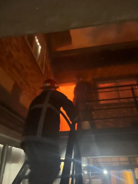 Bomberos y policías controlaron un incendio en Oberá y evitaron heridos imagen-5