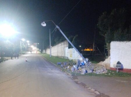 Automovilista despistó y chocó contra el muro de conocido Club obereño imagen-6