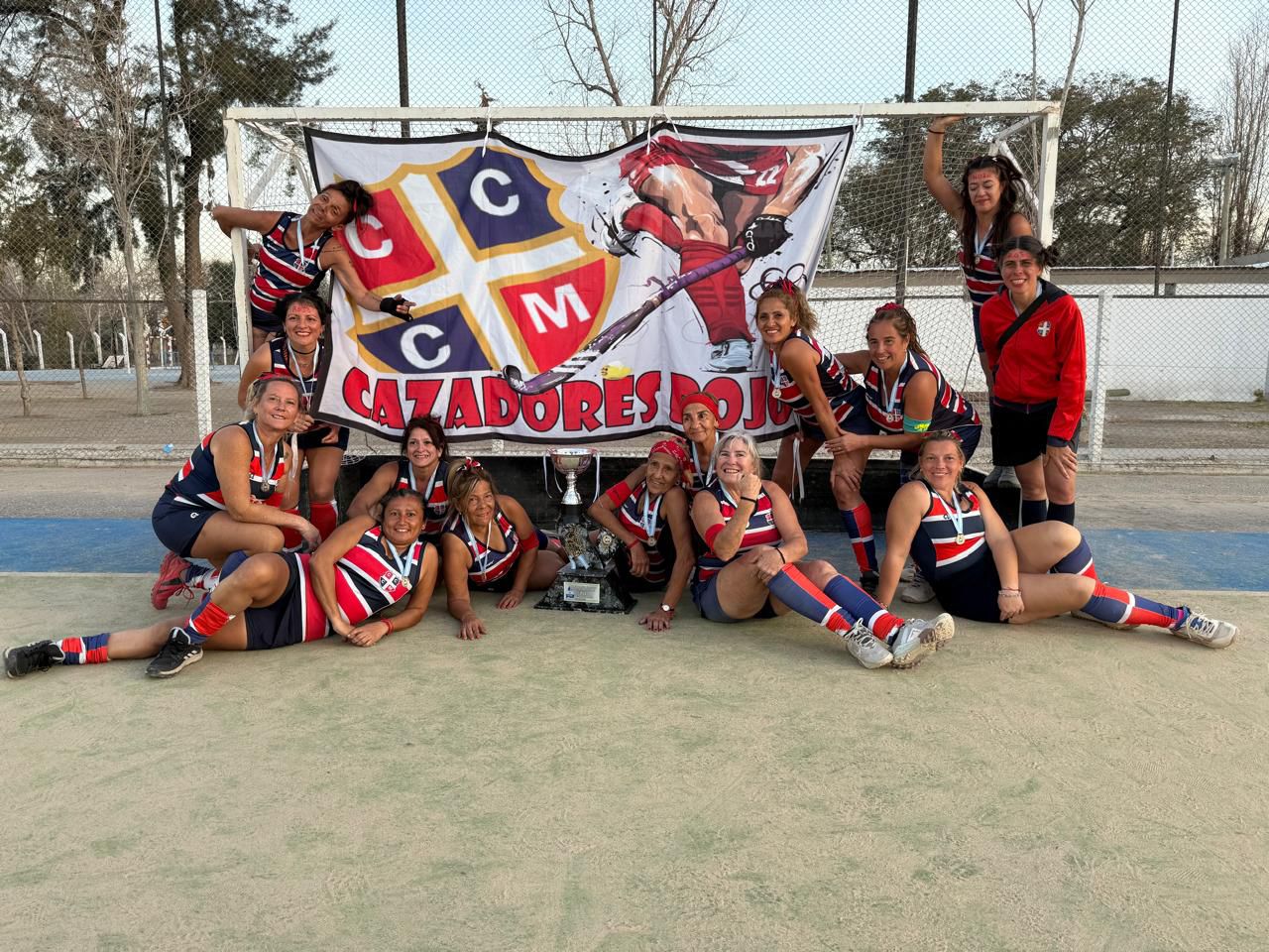 Mami’s Hockey: Cazadores Rojo logró el tercer puesto en la Copa de Plata del Nacional de Mayores imagen-2