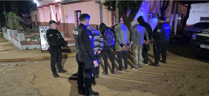 Pusieron tras las rejas a la banda de "Gringo" en Eldorado: 8 detenidos por robos y cobro de "peaje" 3 Pusieron tras las rejas a la banda de "Gringo" en Eldorado: 8 detenidos por robos y cobro de "peaje" imagen-2