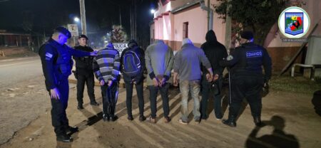 Pusieron tras las rejas a la banda de «Gringo» en Eldorado: 8 detenidos por robos y cobro de «peaje» Pusieron tras las rejas a la banda de "Gringo" en Eldorado: 8 detenidos por robos y cobro de "peaje" imagen-2