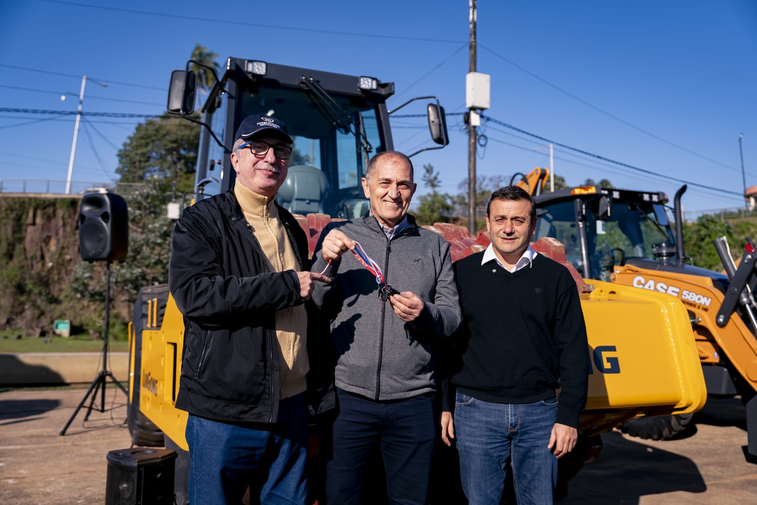 Passalacqua entregó maquinaria vial a ocho municipios para impulsar el desarrollo productivo y urbano 11 Passalacqua entregó maquinaria vial a ocho municipios para impulsar el desarrollo productivo y urbano imagen-10