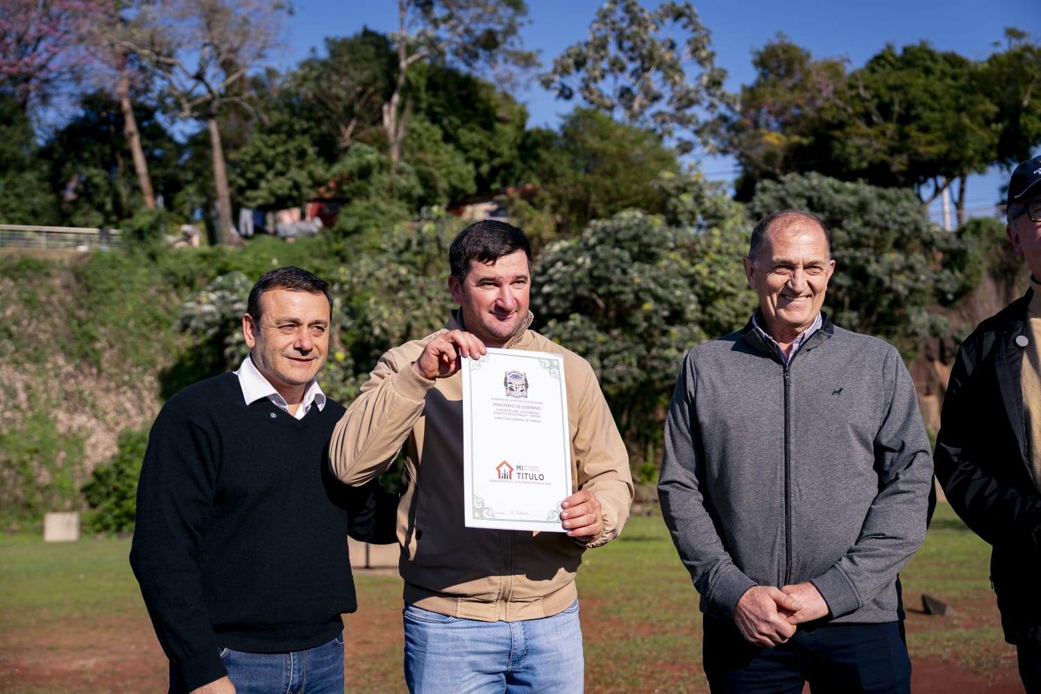 Passalacqua entregó maquinaria vial a ocho municipios para impulsar el desarrollo productivo y urbano 9 Passalacqua entregó maquinaria vial a ocho municipios para impulsar el desarrollo productivo y urbano imagen-8