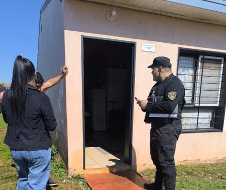Policías asistieron de urgencia a una bebé descompensada en Posadas Policías asistieron de urgencia a una bebé descompensada en Posadas imagen-2