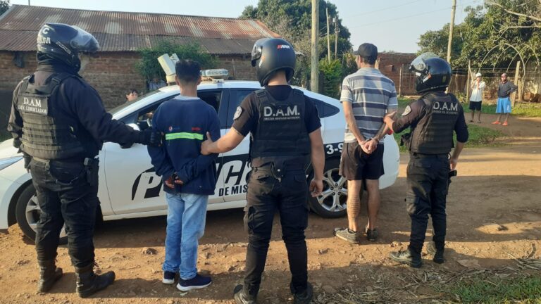 Operativos policiales en Posadas permitieron la detención de cinco hombres por robo, estafa y lesiones Operativos policiales en Posadas permitieron la detención de cinco hombres por robo, estafa y lesiones imagen-48