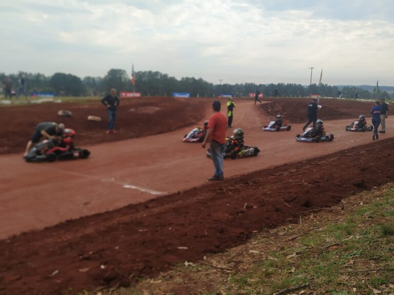 Karting: en Apóstoles comenzó la 5ta fecha del Campeonato Misionero en Circuitos Terrados Karting: en Apóstoles comenzó la 5ta fecha del Campeonato Misionero en Circuitos Terrados imagen-39