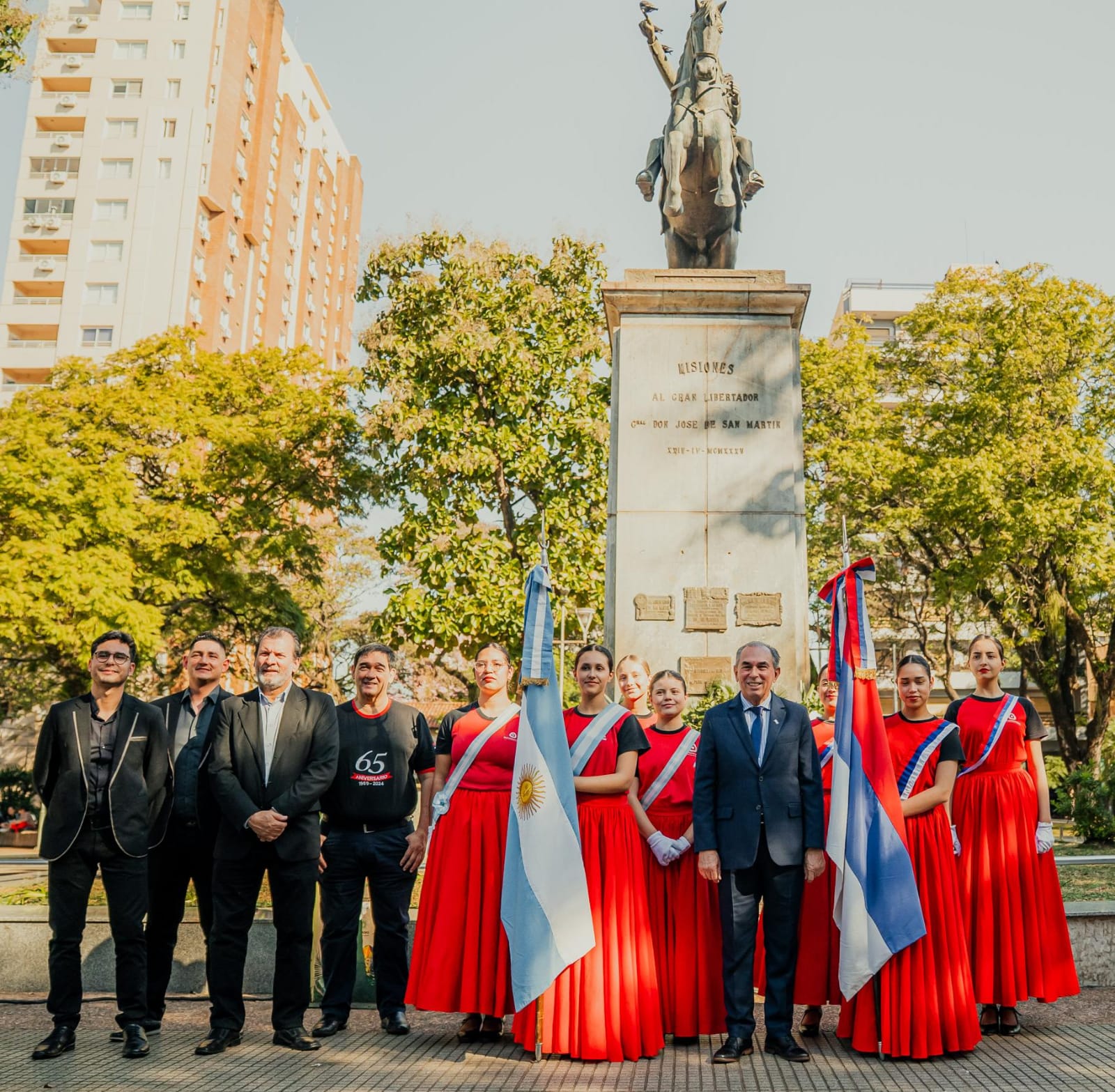 San Martín, "es un ejemplo que tenemos a seguir": Posadas conmemoró el 175º aniversario del paso a la inmortalidad del Padre de la Patria 7 San Martín, "es un ejemplo que tenemos a seguir": Posadas conmemoró el 175º aniversario del paso a la inmortalidad del Padre de la Patria imagen-6