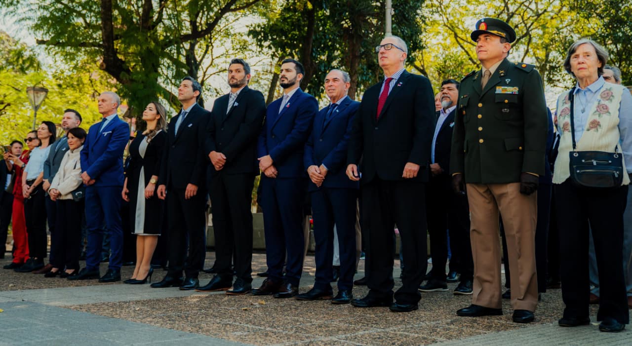 San Martín, "es un ejemplo que tenemos a seguir": Posadas conmemoró el 175º aniversario del paso a la inmortalidad del Padre de la Patria 9 San Martín, "es un ejemplo que tenemos a seguir": Posadas conmemoró el 175º aniversario del paso a la inmortalidad del Padre de la Patria imagen-8