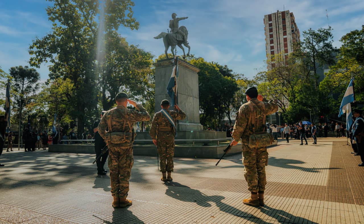 San Martín, "es un ejemplo que tenemos a seguir": Posadas conmemoró el 175º aniversario del paso a la inmortalidad del Padre de la Patria 11 San Martín, "es un ejemplo que tenemos a seguir": Posadas conmemoró el 175º aniversario del paso a la inmortalidad del Padre de la Patria imagen-10