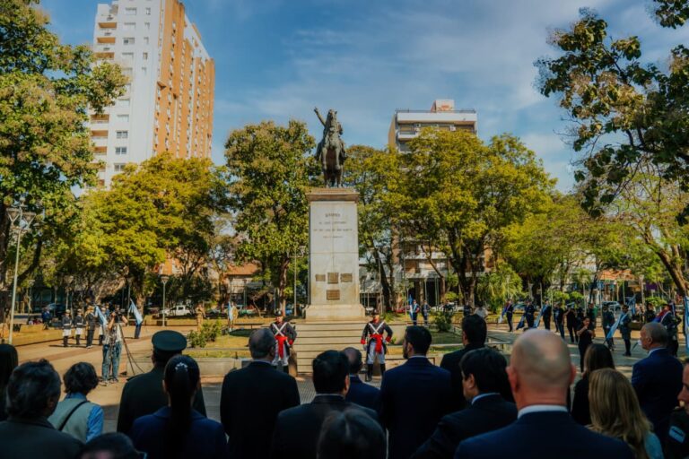 San Martín, «es un ejemplo que tenemos a seguir»: Posadas conmemoró el 175º aniversario del paso a la inmortalidad del Padre de la Patria San Martín, "es un ejemplo que tenemos a seguir": Posadas conmemoró el 175º aniversario del paso a la inmortalidad del Padre de la Patria imagen-17