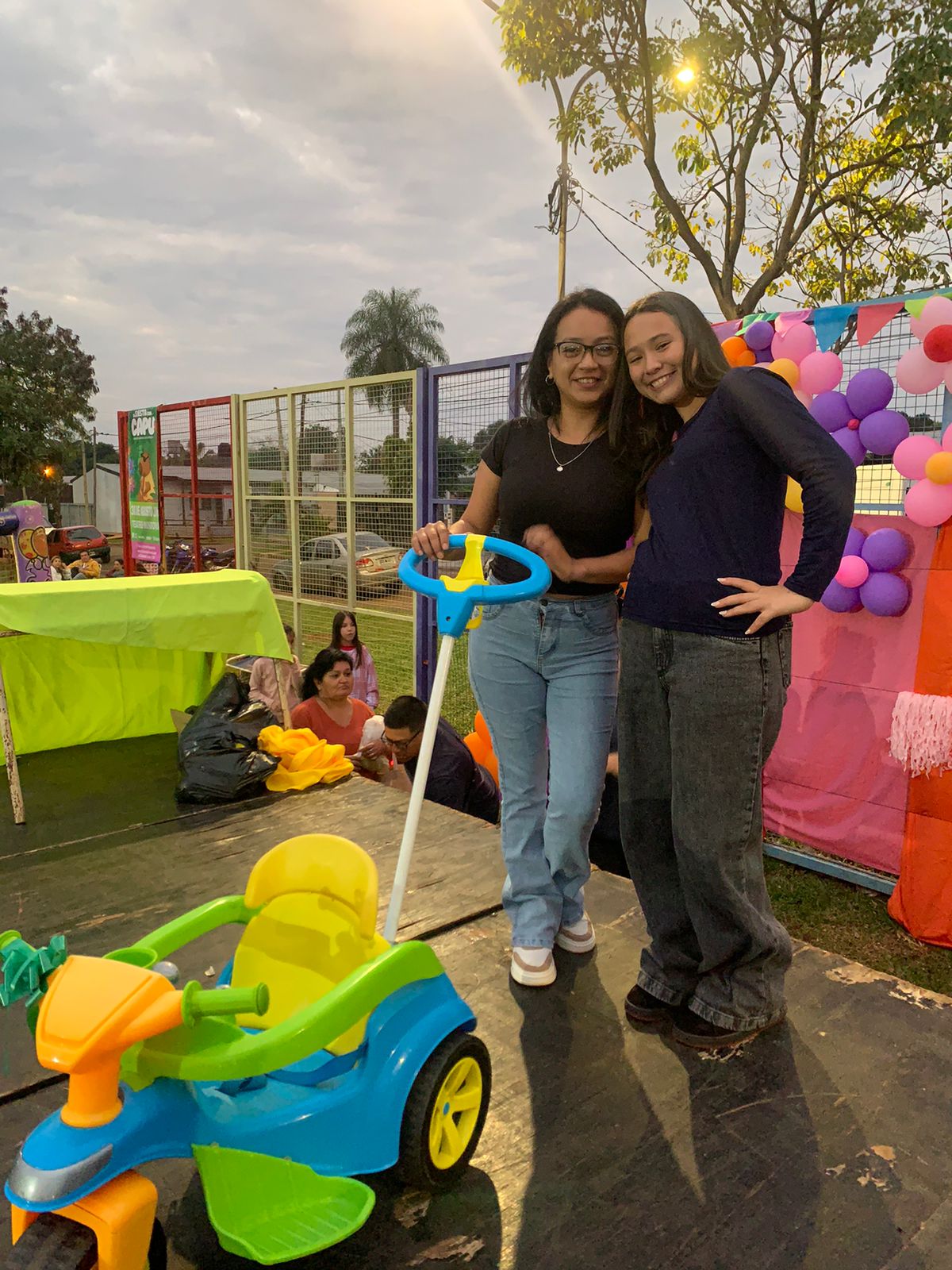 Vecinos de Itaembé Miní celebraron el Día del Niño con actividades, regalos y alimentos preparados por internos del servicio penitenciario 7 Vecinos de Itaembé Miní celebraron el Día del Niño con actividades, regalos y alimentos preparados por internos del servicio penitenciario imagen-6