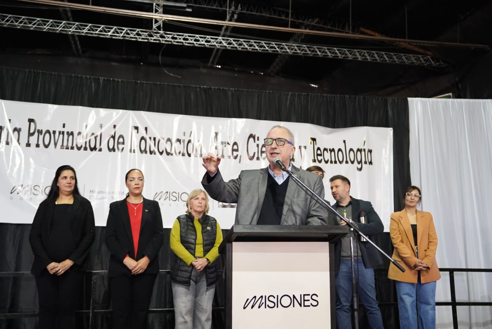 Apóstoles: “Aprender haciendo es la mejor manera de aprender”, afirmó Passalacqua en la Feria Provincial de Ciencias 13 Apóstoles: “Aprender haciendo es la mejor manera de aprender”, afirmó Passalacqua en la Feria Provincial de Ciencias imagen-12
