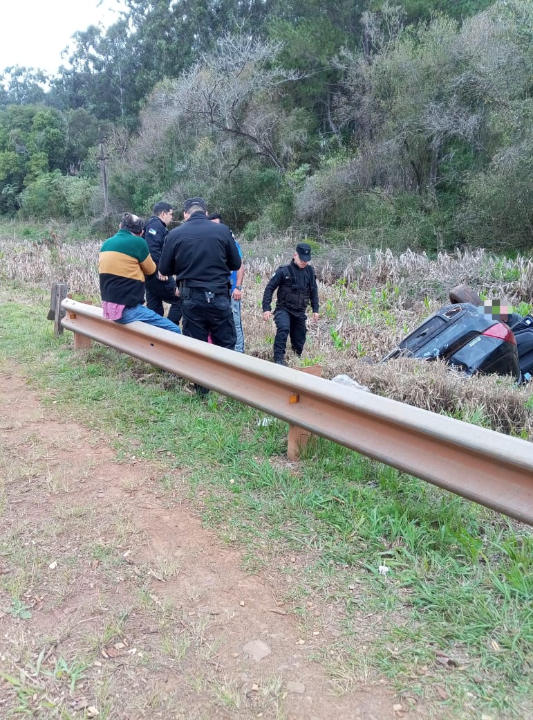 Santo Pipó: despiste vehicular en la ruta 12 dejó dos personas lesionadas 3 Santo Pipó: despiste vehicular en la ruta 12 dejó dos personas lesionadas imagen-2