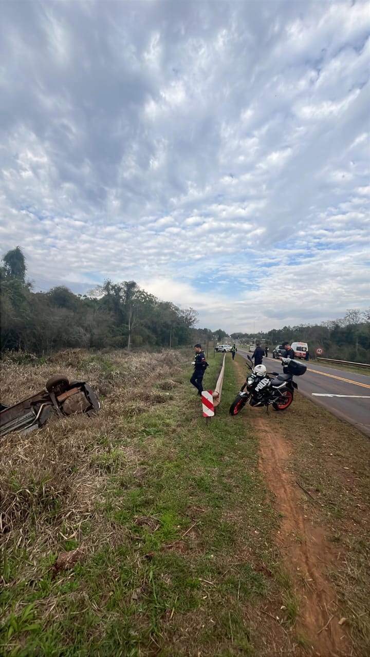 Santo Pipó: despiste vehicular en la ruta 12 dejó dos personas lesionadas 5 Santo Pipó: despiste vehicular en la ruta 12 dejó dos personas lesionadas imagen-4