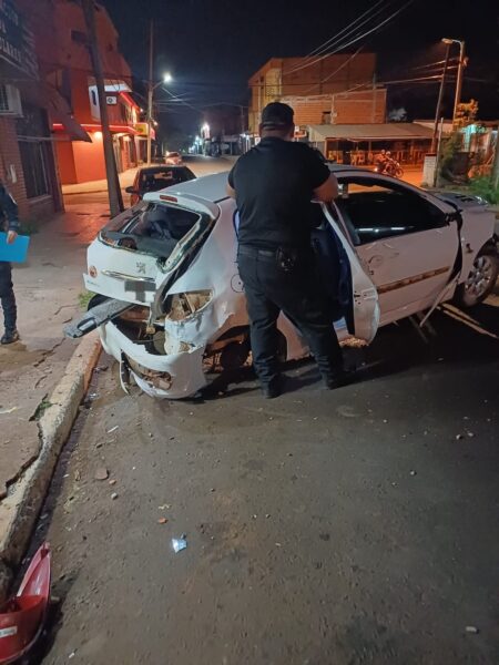 Choque de vehículos en Puerto Iguazú dejó una persona lesionada Choque de vehículos en Puerto Iguazú dejó una persona lesionada imagen-6