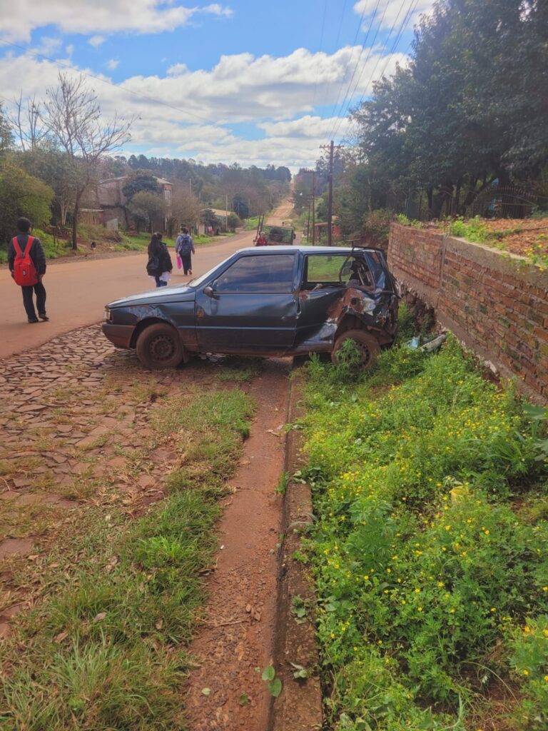 Despiste de un automóvil en Jardín América Despiste de un automóvil en Jardín América imagen-38