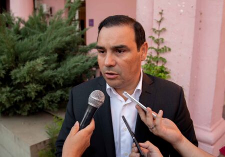 Crisis en Corrientes: el gobernador Valdés solicitó un préstamo de $45 mil millones para poder pagar los sueldos de agosto imagen-5