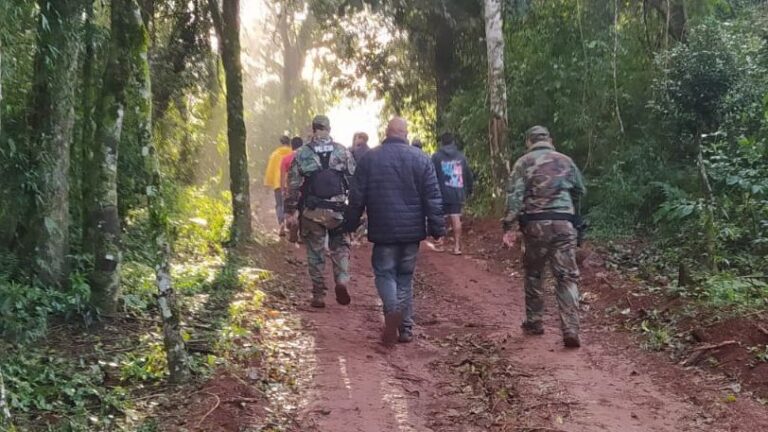 Realizan un control de recursos forestales en la comunidad Ita Poty Mirí de Puerto Iguazú Realizan un control de recursos forestales en la comunidad Ita Poty Mirí de Puerto Iguazú imagen-43