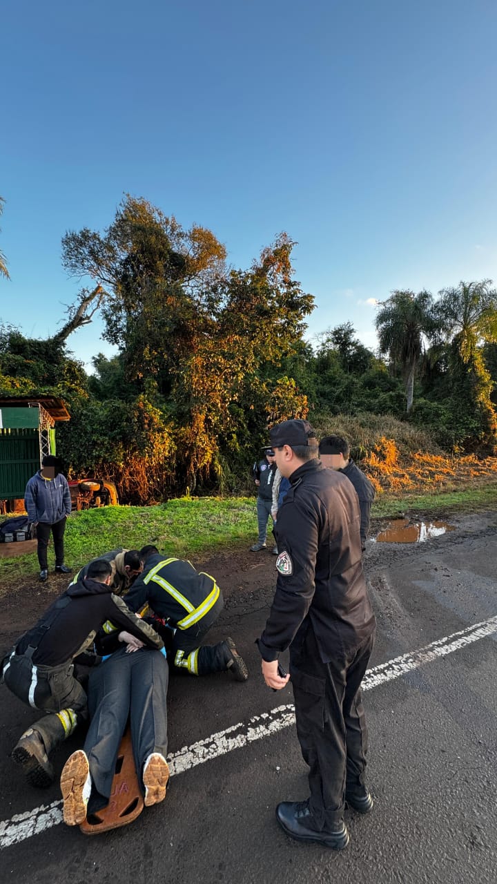 Hipólito Yrigoyen: siniestro vial entre dos vehículos tras un despiste en la ruta 12 5 Hipólito Yrigoyen: siniestro vial entre dos vehículos tras un despiste en la ruta 12 imagen-4