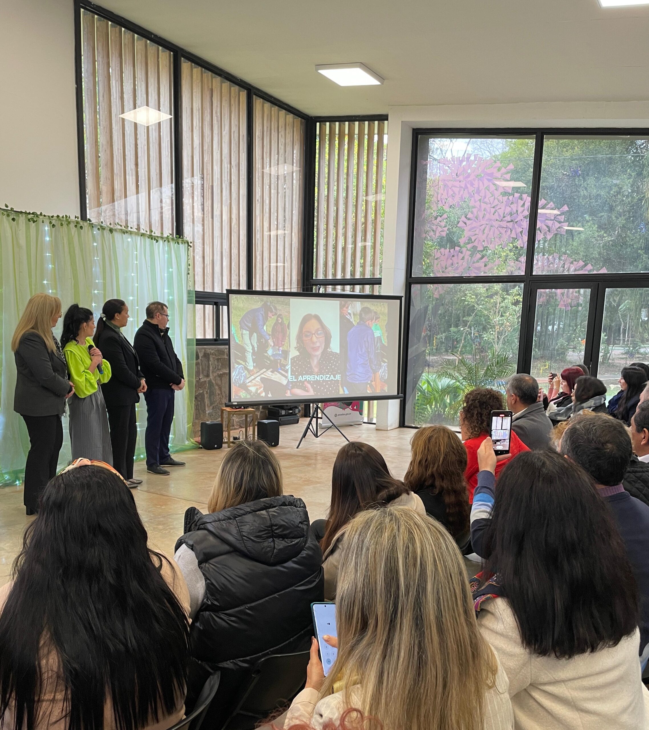 Misiones presentó el compendio “Aulas Vivas”: una política pedagógica para transformar la escuela desde el aula y el patio imagen-2